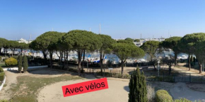 Studio vue port à 500m de la plage